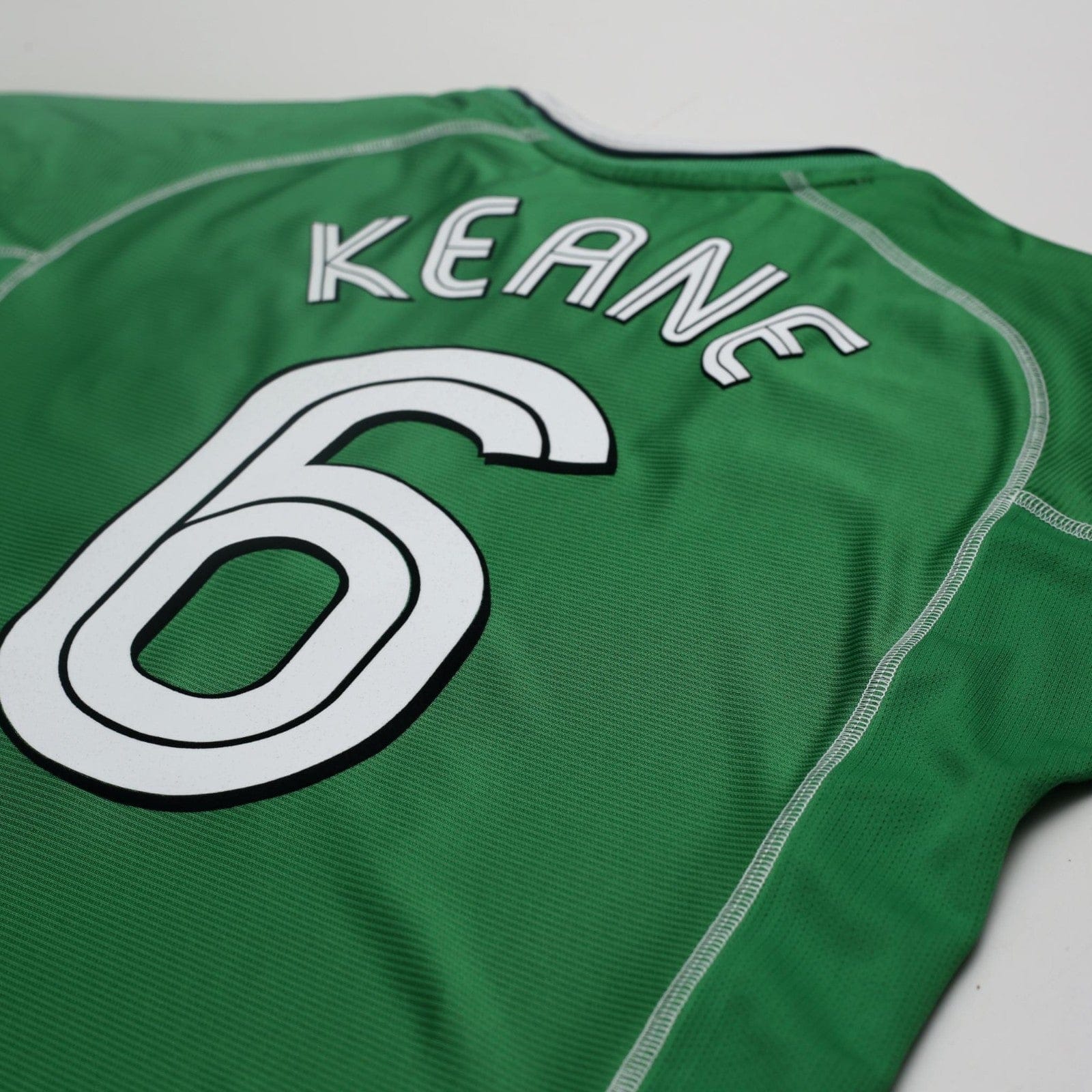 2002/03 Roy Keane #6 Ireland Vintage Umbro Home Football Shirt (M) 2002 WC