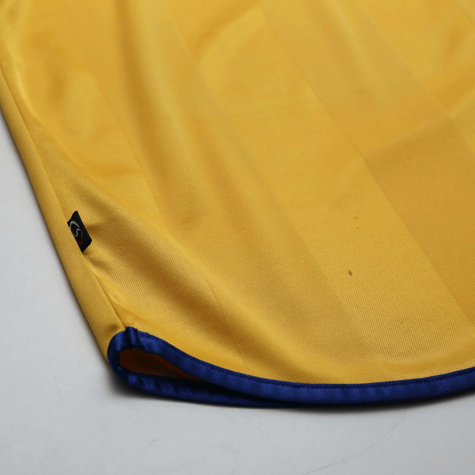 2002/04 Beattie #9 Southampton Vintage Saints Away Football Shirt (M)