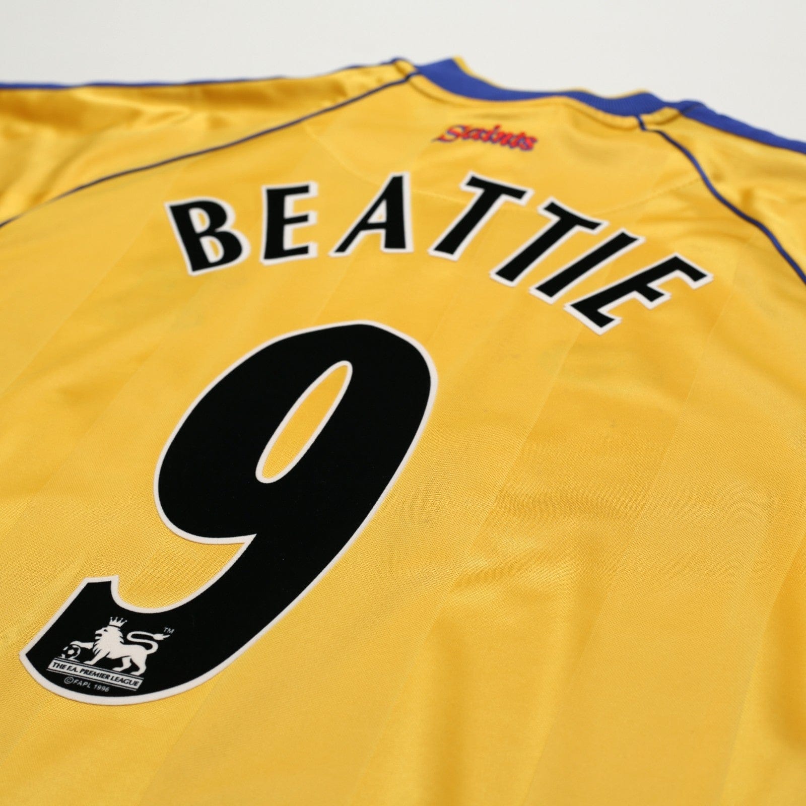 2002/04 Beattie #9 Southampton Vintage Saints Away Football Shirt (M)
