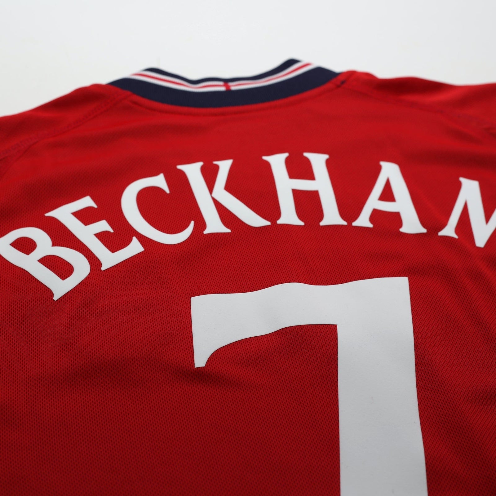 2002/04 BECKHAM #7 England Vintage Umbro Away Football Shirt (S) Argentina WC