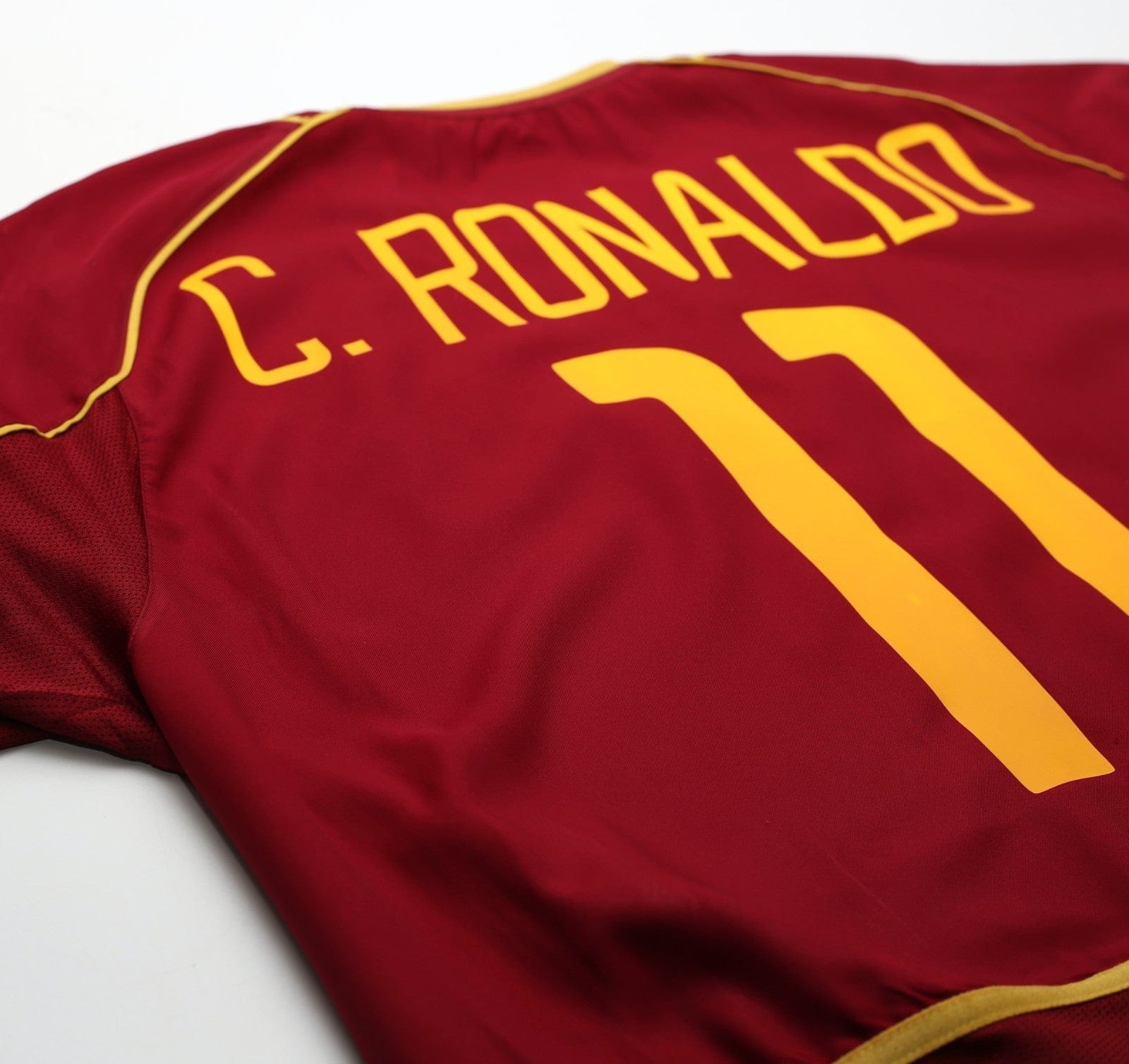 2002/04 C. RONALDO #11 Portugal Vintage Nike Home Football Shirt (L)