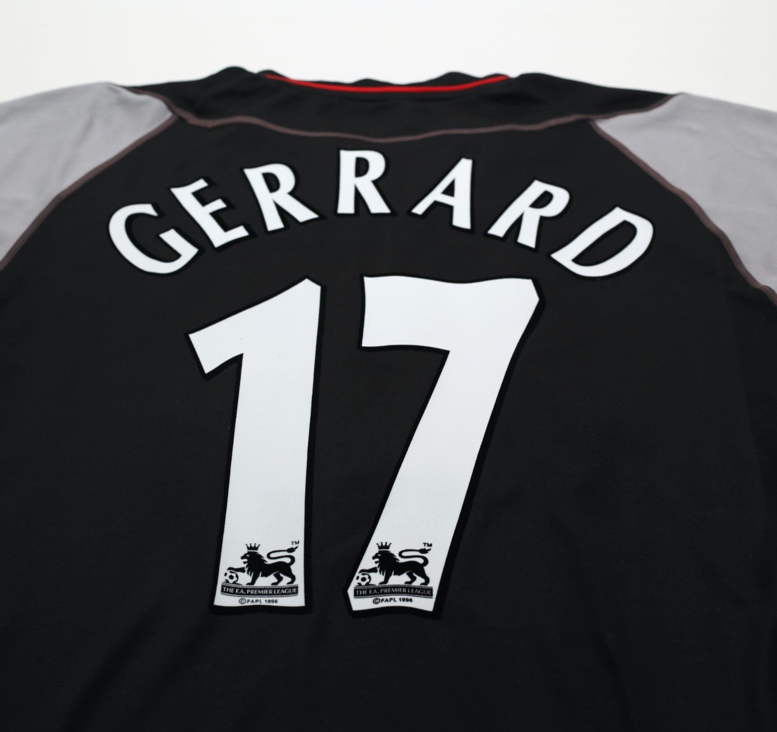 2002/04 GERRARD #17 Liverpool Vintage Reebok Away Football Shirt (M)
