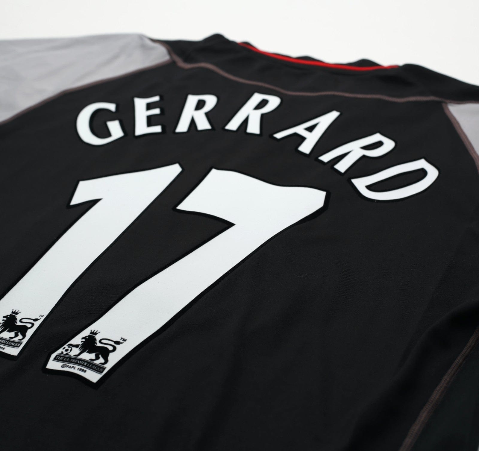 2002/04 GERRARD #17 Liverpool Vintage Reebok Away Football Shirt (M)