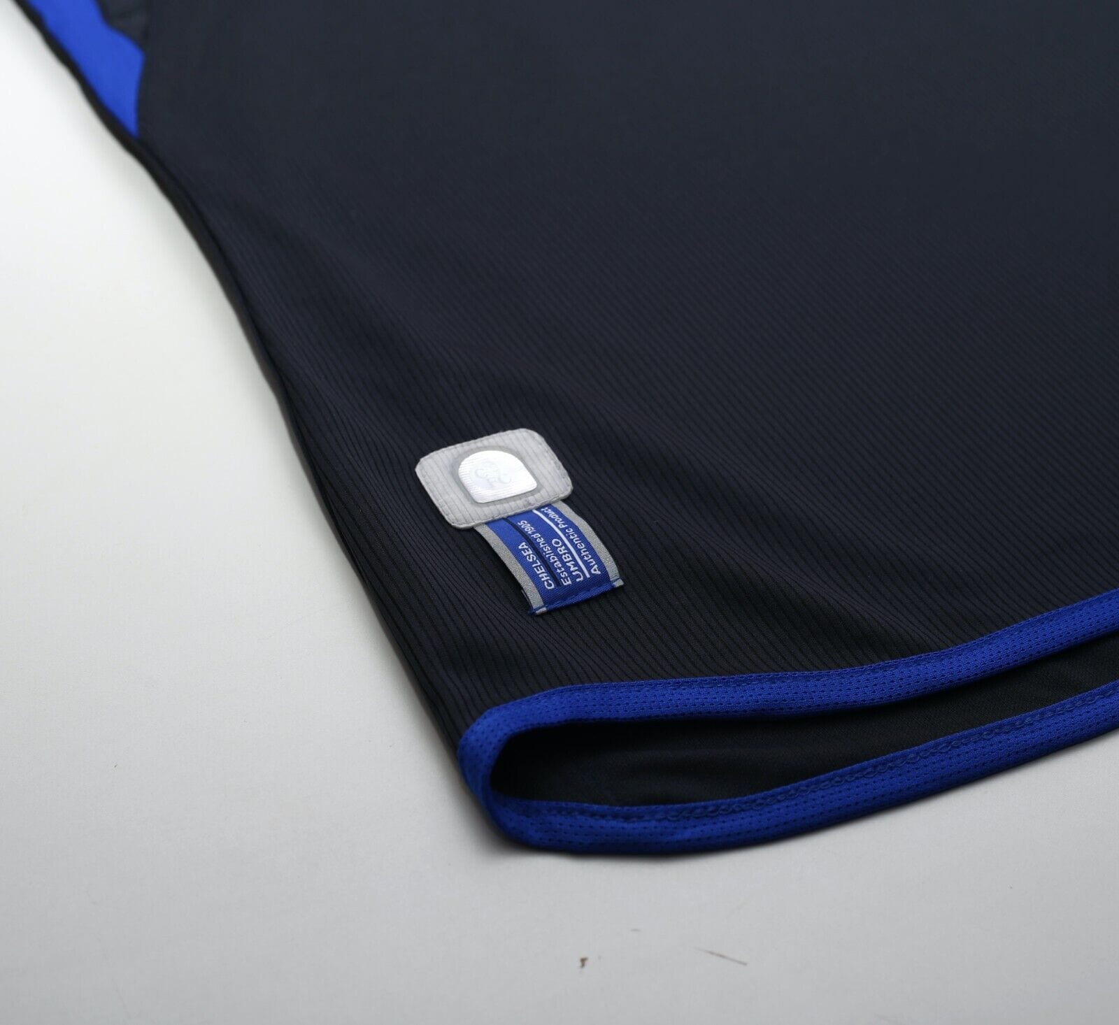 2002/04 GUDJOHNSEN #22 Chelsea Vintage Umbro Away Football Shirt (M)