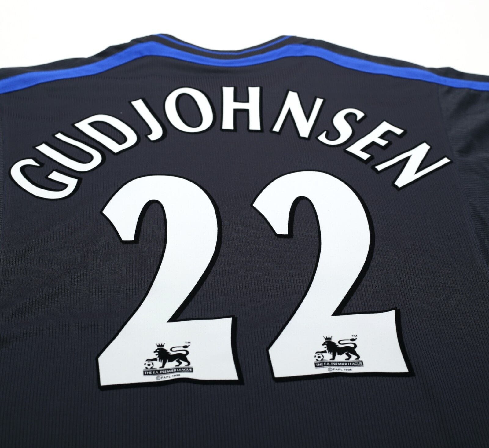 2002/04 GUDJOHNSEN #22 Chelsea Vintage Umbro Away Football Shirt (M)