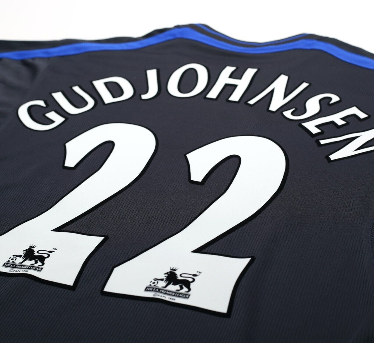 2002/04 GUDJOHNSEN #22 Chelsea Vintage Umbro Away Football Shirt (M)