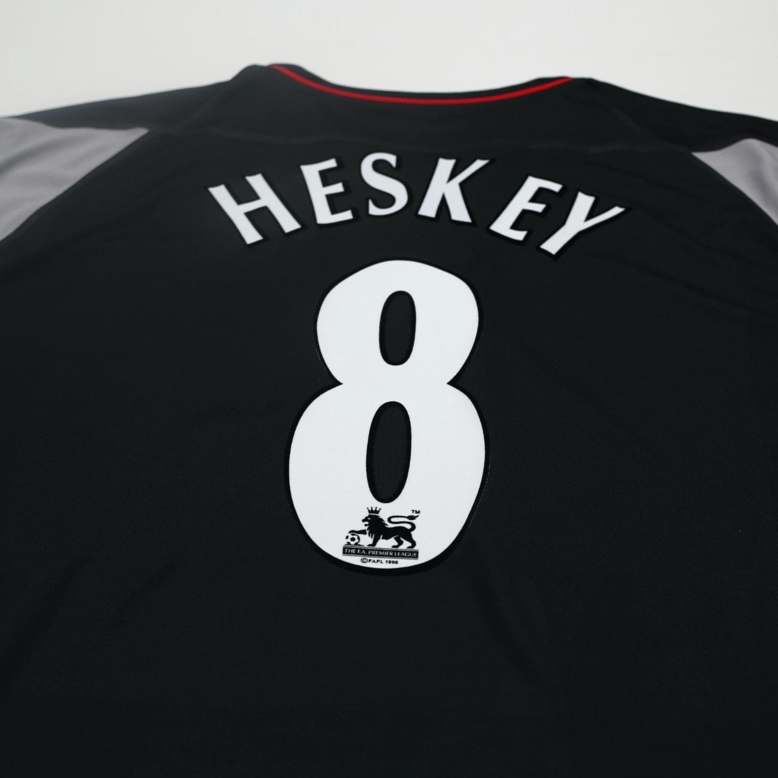 2002/04 Heskey #8 Liverpool Vintage Reebok Away Football Shirt (XL)