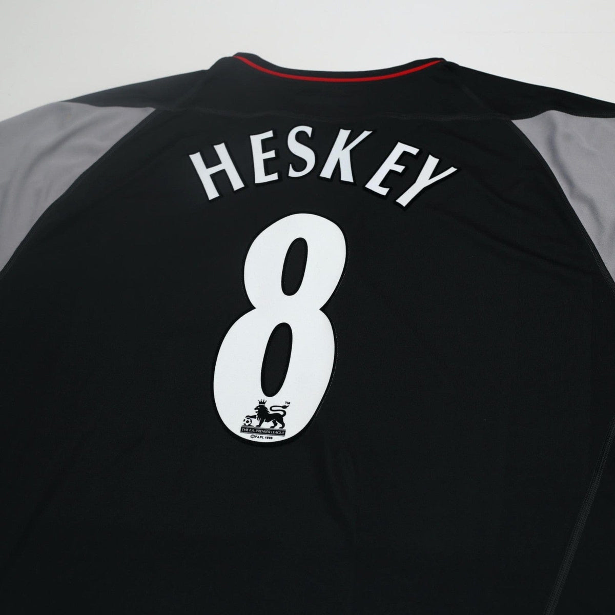 2002/04 Heskey #8 Liverpool Vintage Reebok Away Football Shirt (XL)