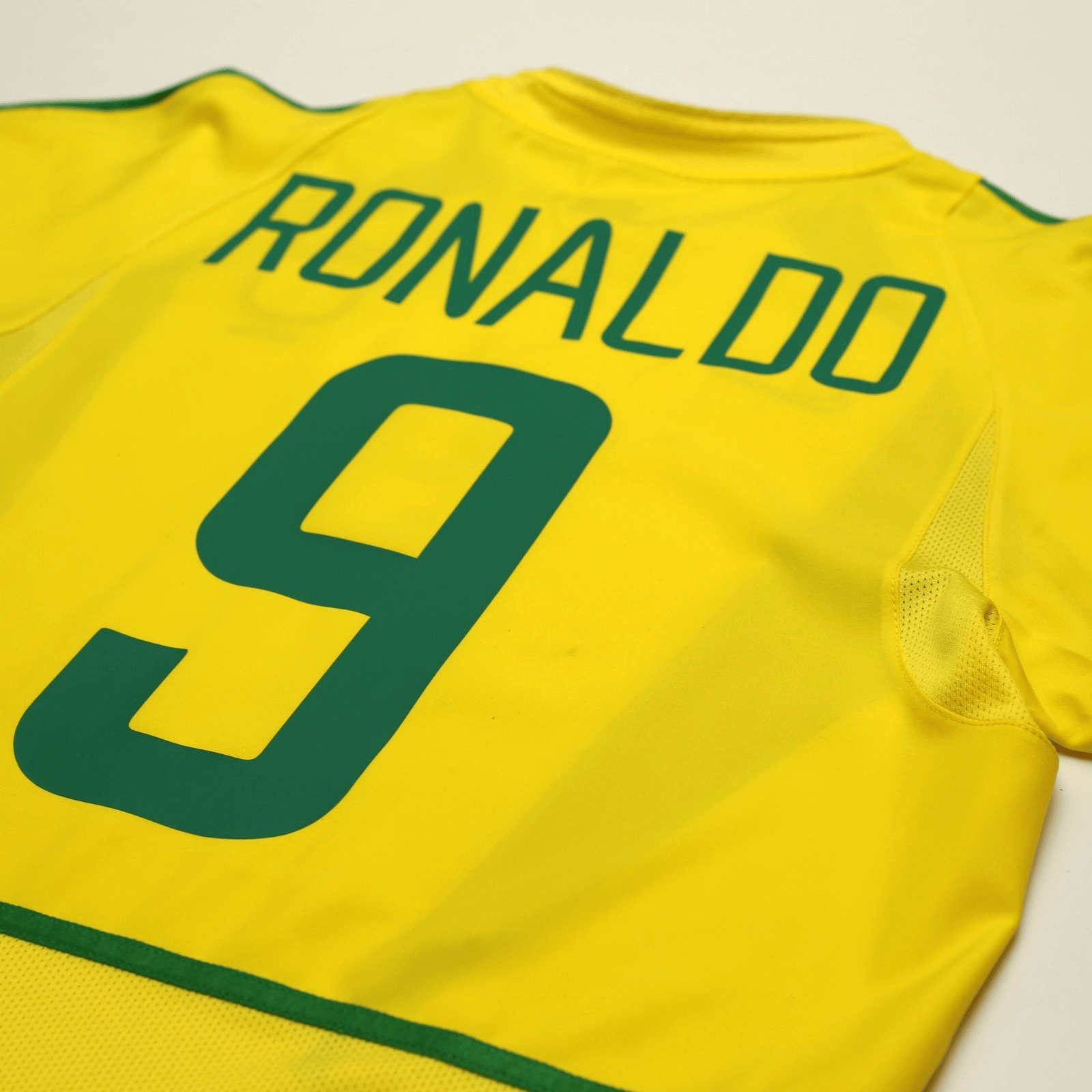 2002/04 Ronaldo #9 Brazil Vintage Nike Home Football Shirt (S)