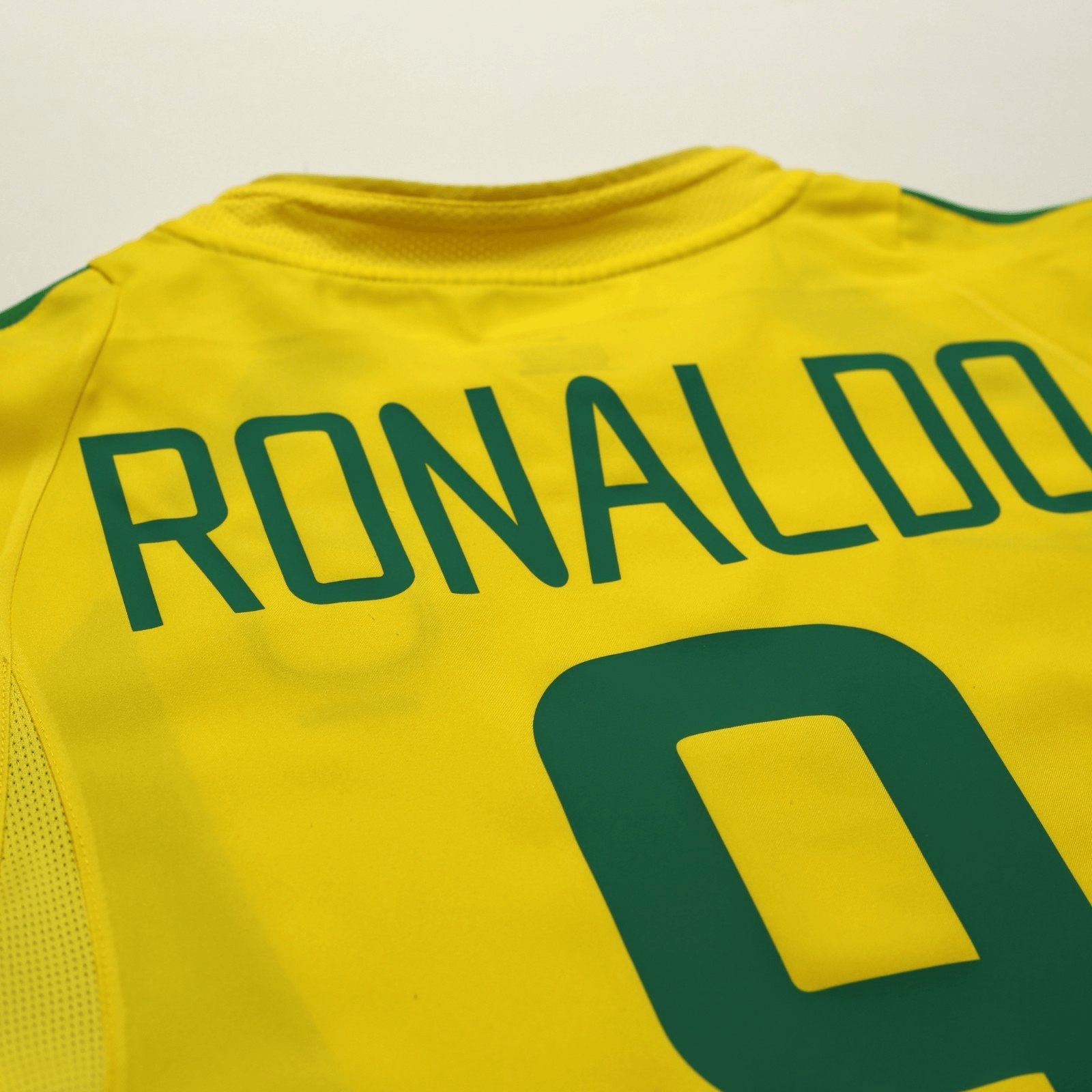 2002/04 Ronaldo #9 Brazil Vintage Nike Home Football Shirt (S)