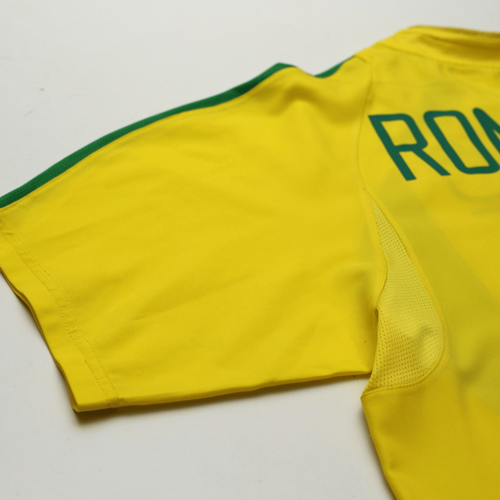 2002/04 Ronaldo #9 Brazil Vintage Nike Home Football Shirt (S)