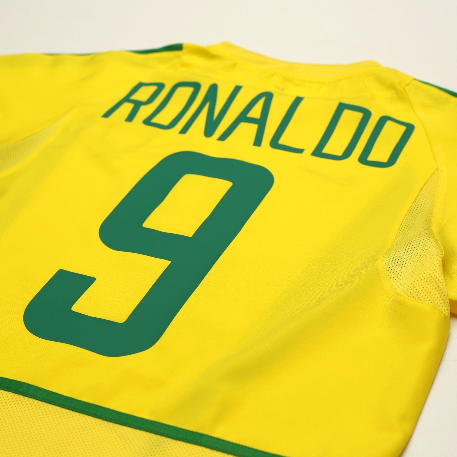 2002/04 Ronaldo #9 Brazil Vintage Nike Home Football Shirt (S)
