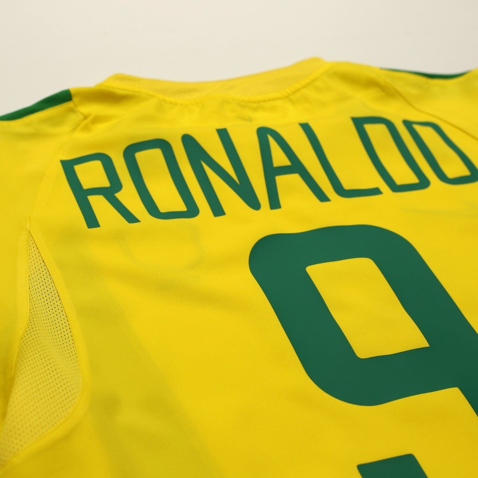 2002/04 Ronaldo #9 Brazil Vintage Nike Home Football Shirt (S)