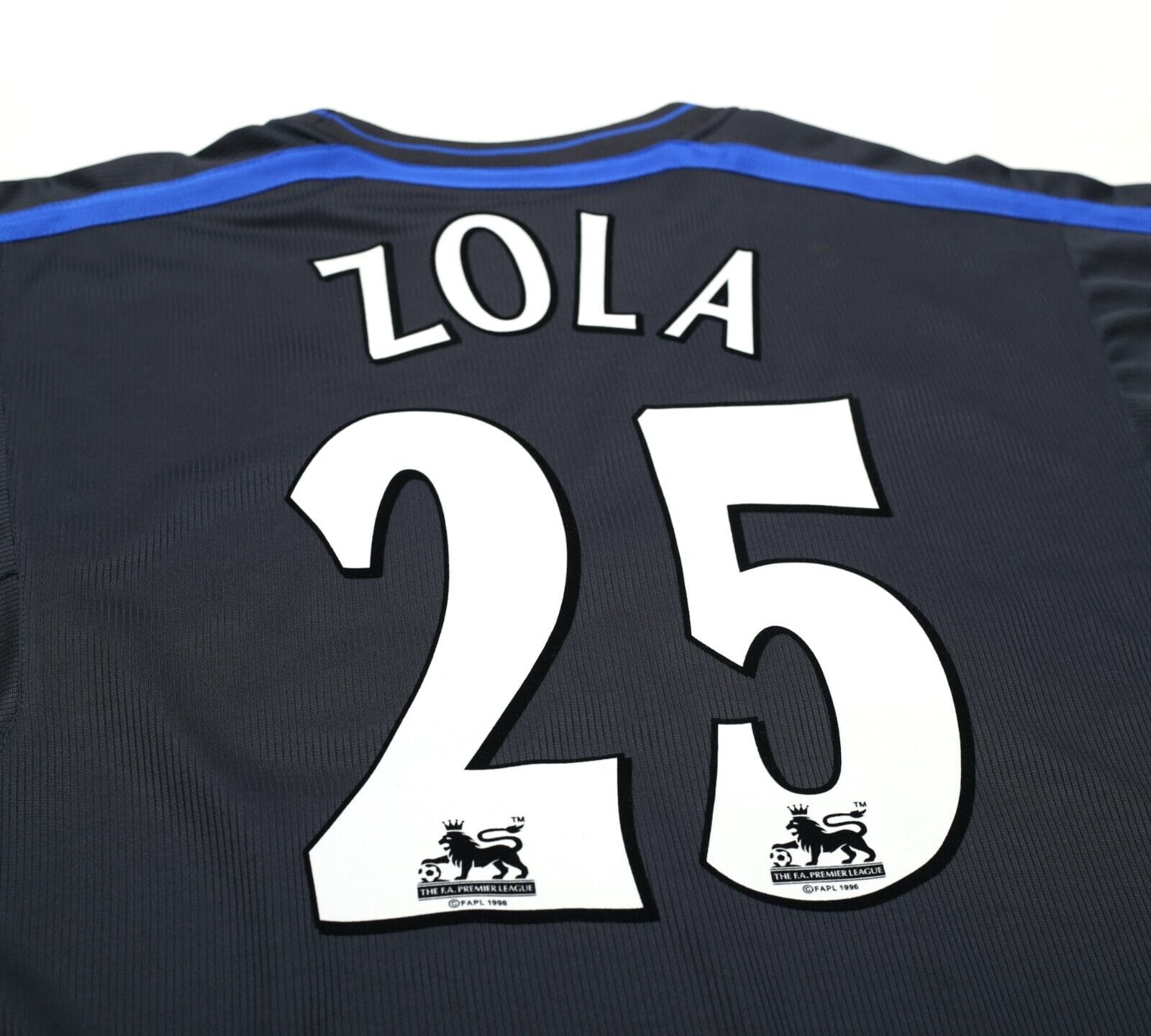 2002/04 ZOLA #25 Chelsea Vintage Umbro Away Football Shirt (L
