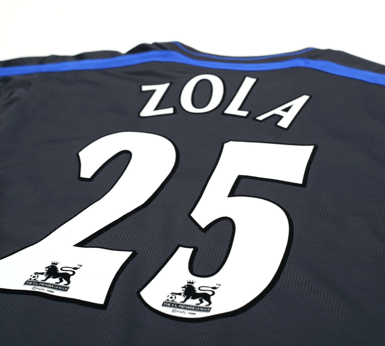 2002/04 ZOLA #25 Chelsea Vintage Umbro Away Football Shirt (L)