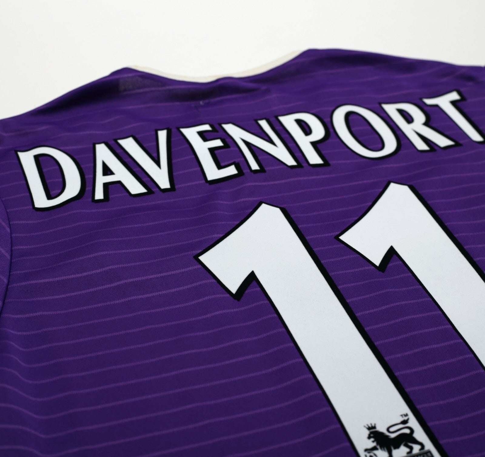 2003/04 DAVENPORT #11 Harchester United Vintage LCS Home Football Shirt (M)