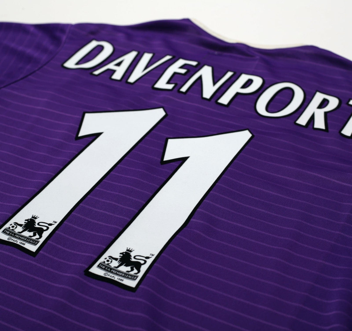 2003/04 DAVENPORT #11 Harchester United Vintage LCS Home Football Shirt (M)