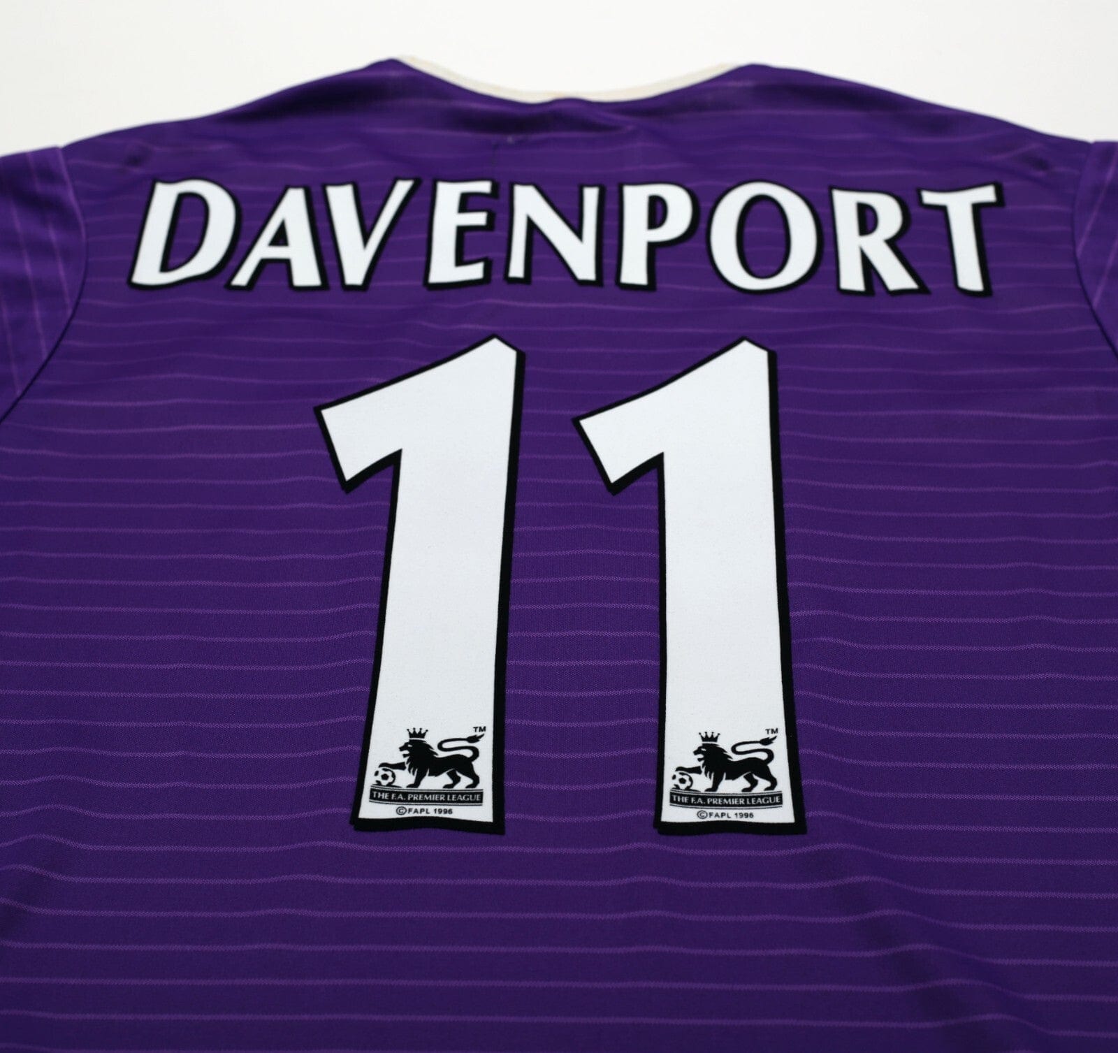 2003/04 DAVENPORT #11 Harchester United Vintage LCS Home Football Shirt (M)