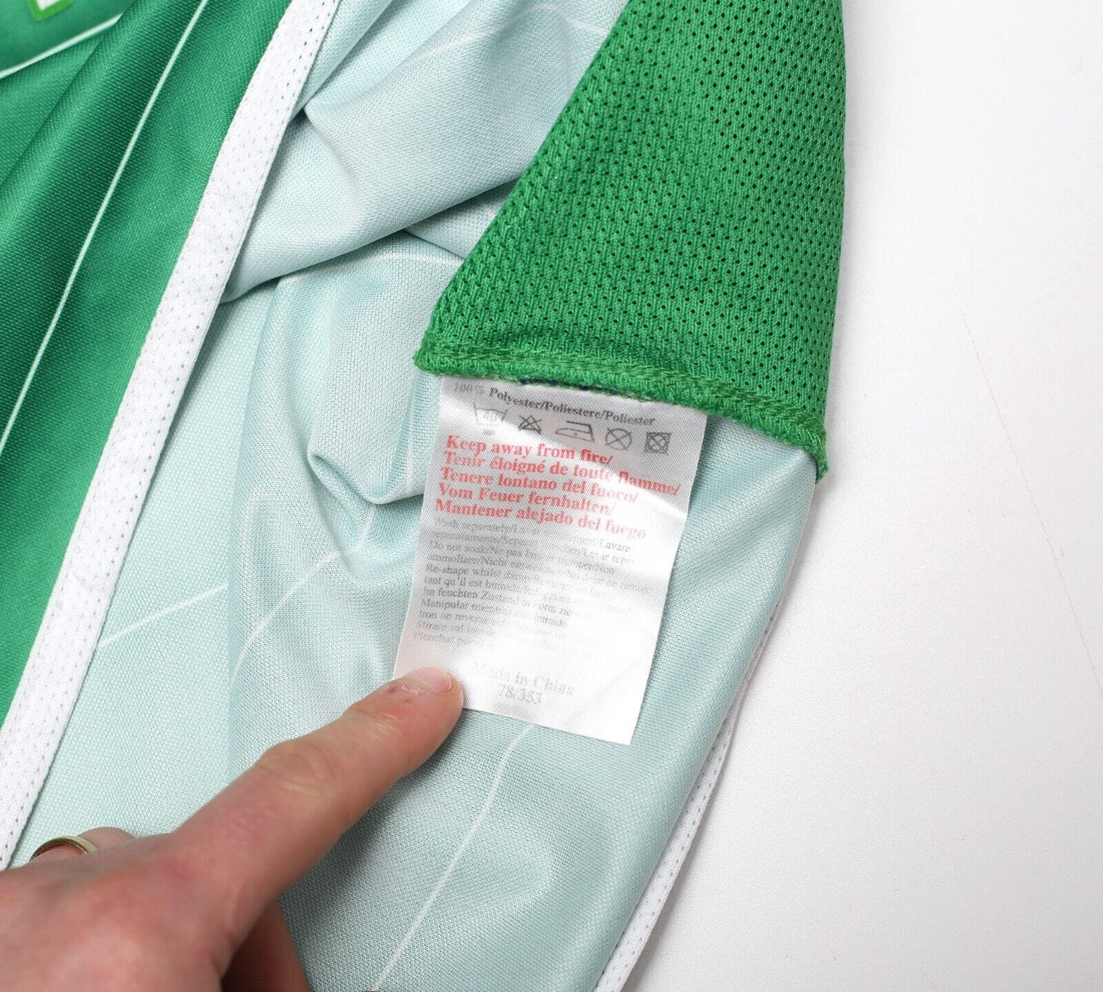 2003/04 KEANE #6 Ireland Vintage Umbro Home Football Shirt (M)