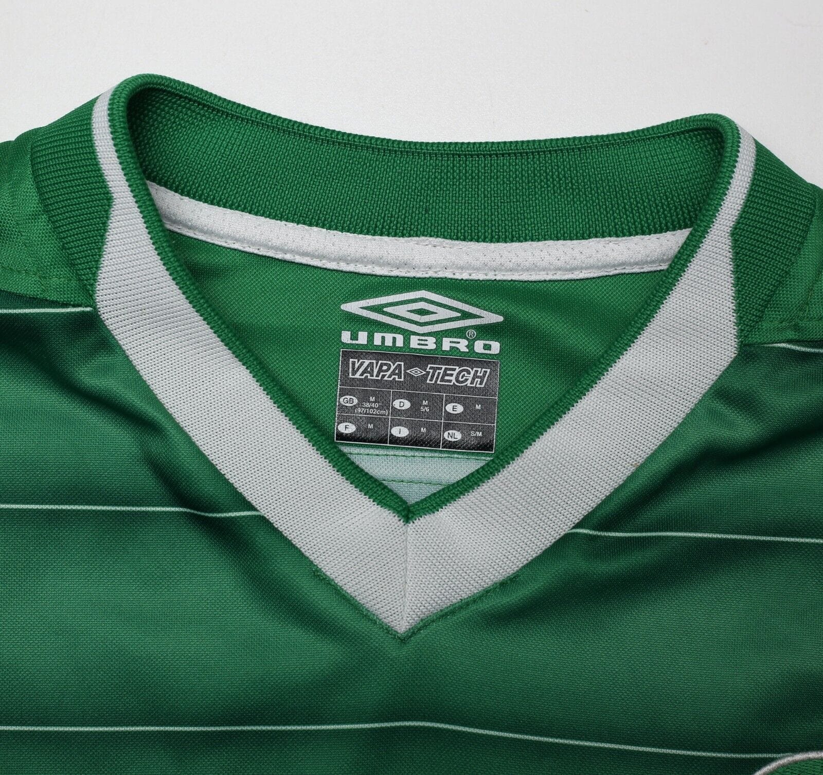 2003/04 KEANE #6 Ireland Vintage Umbro L/S Home Football Shirt (M)