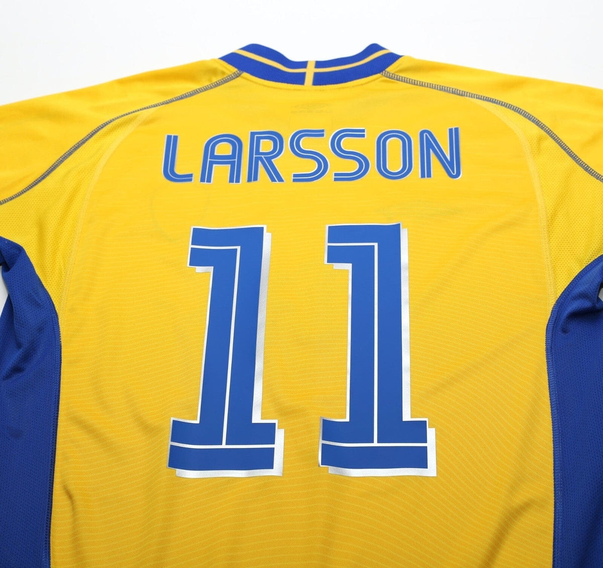 2003/04 LARSSON #11 Sweden Vintage Umbro Home Football Shirt (M) Euro 2004