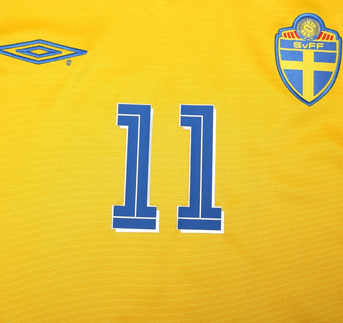 2003/04 LARSSON #11 Sweden Vintage Umbro Home Football Shirt (M) Euro 2004