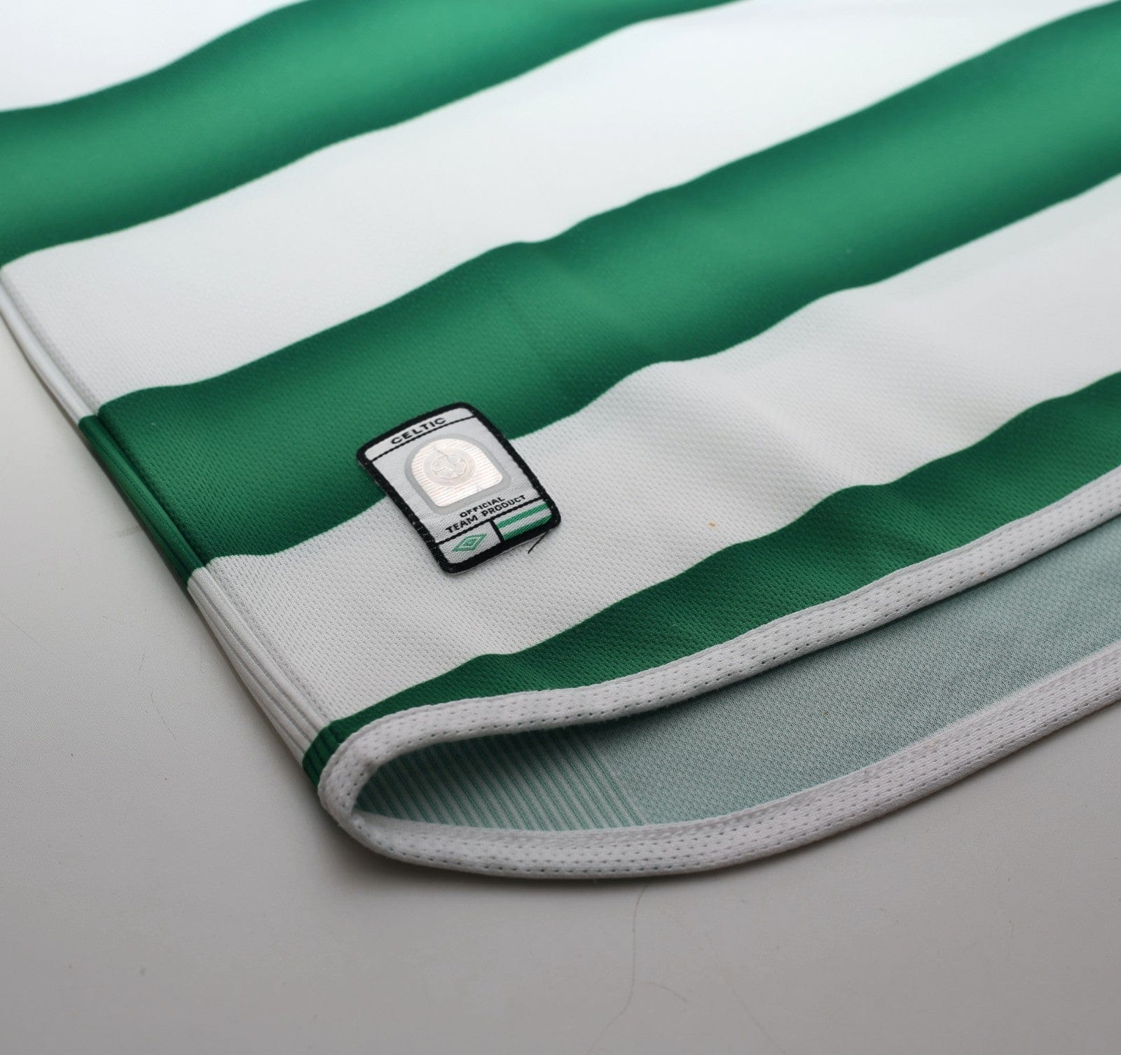 2003/04 LARSSON #7 Celtic Vintage Umbro European Home Football Shirt (L)