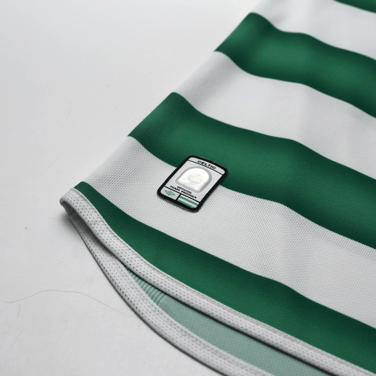 2003/04 Larsson #7 Celtic Vintage Umbro European Home Football Shirt (L)