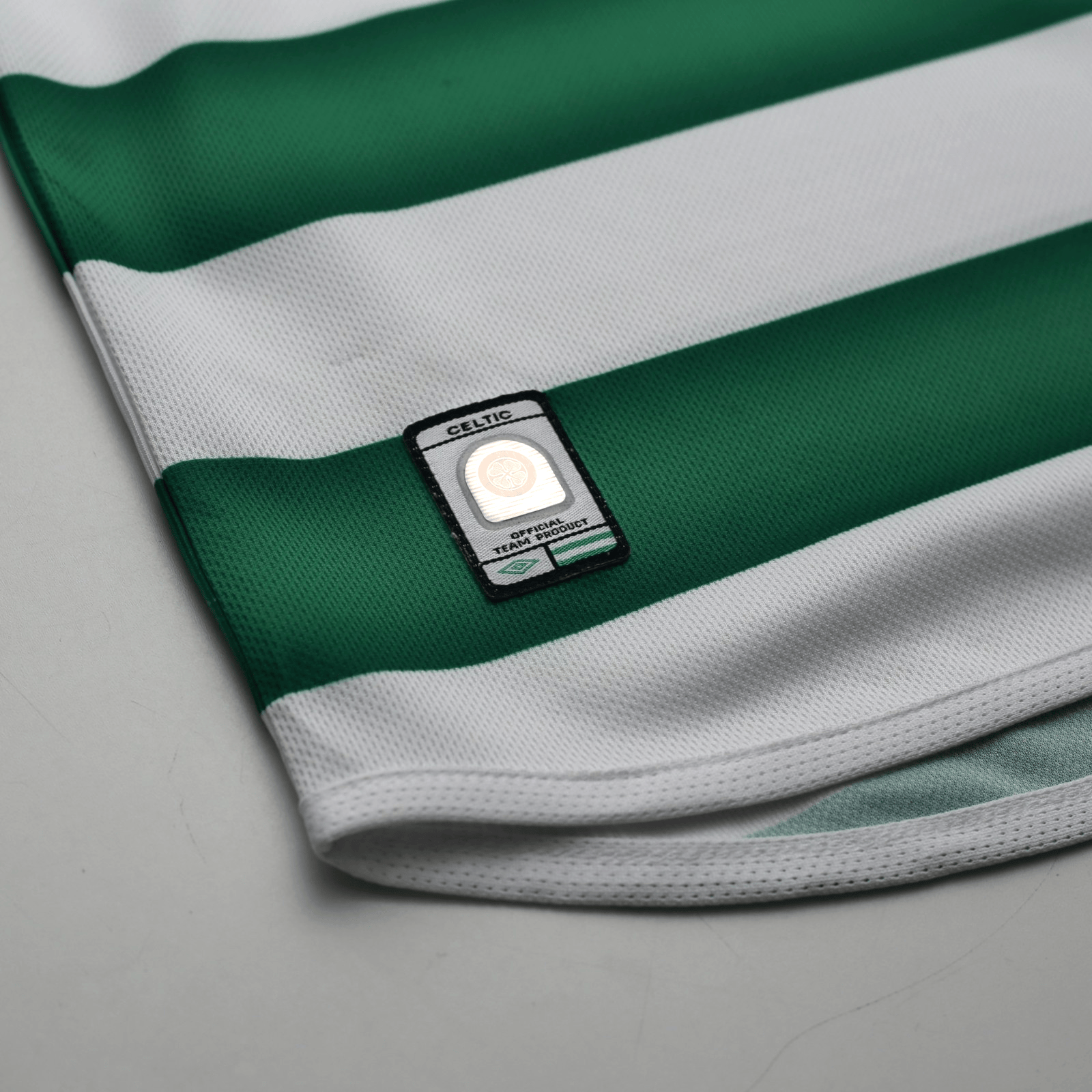 2003/04 Larsson #7 Celtic Vintage Umbro European Home Football Shirt (M)