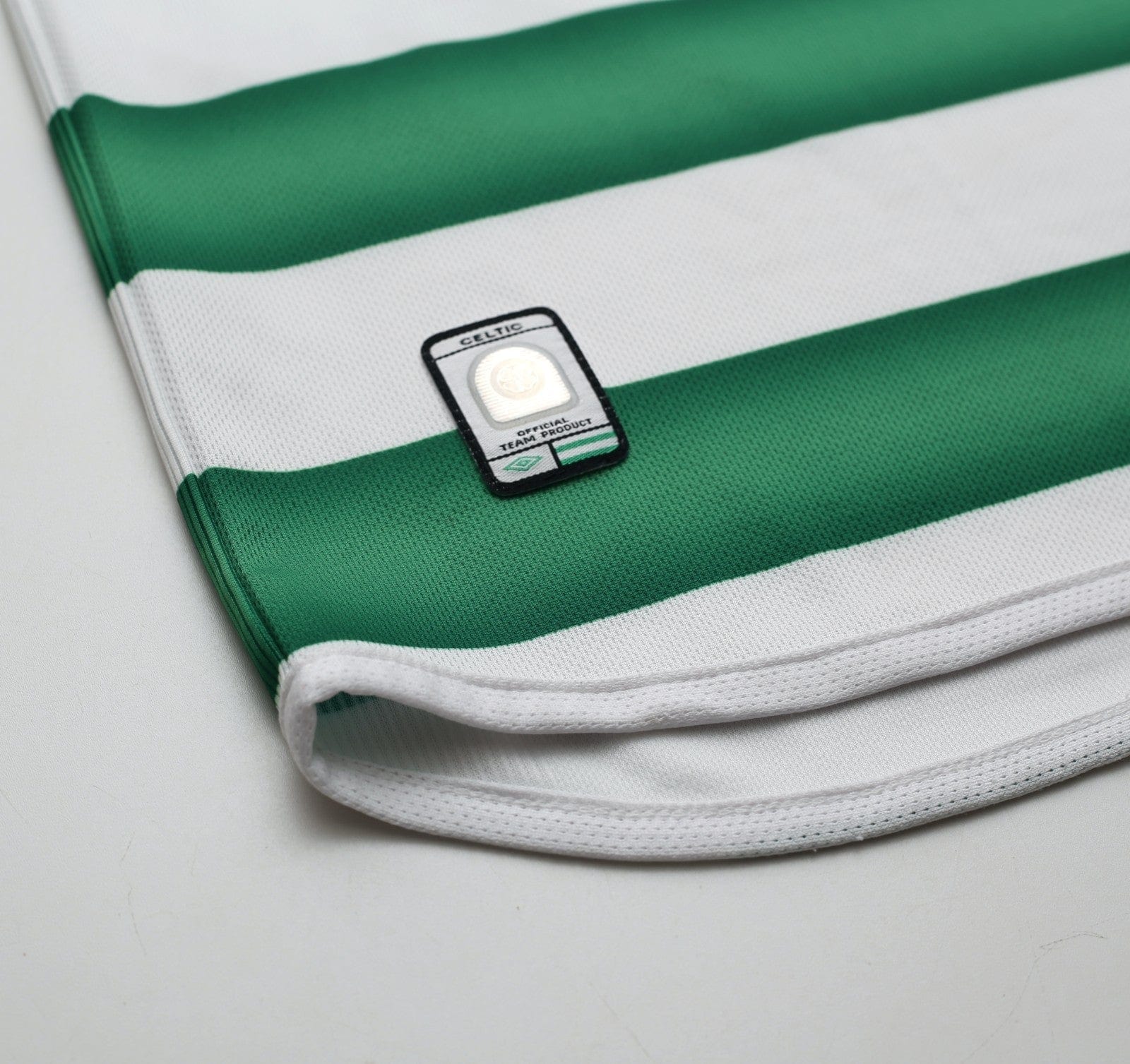 2003/04 LARSSON #7 Celtic Vintage Umbro European Home Football Shirt (S)