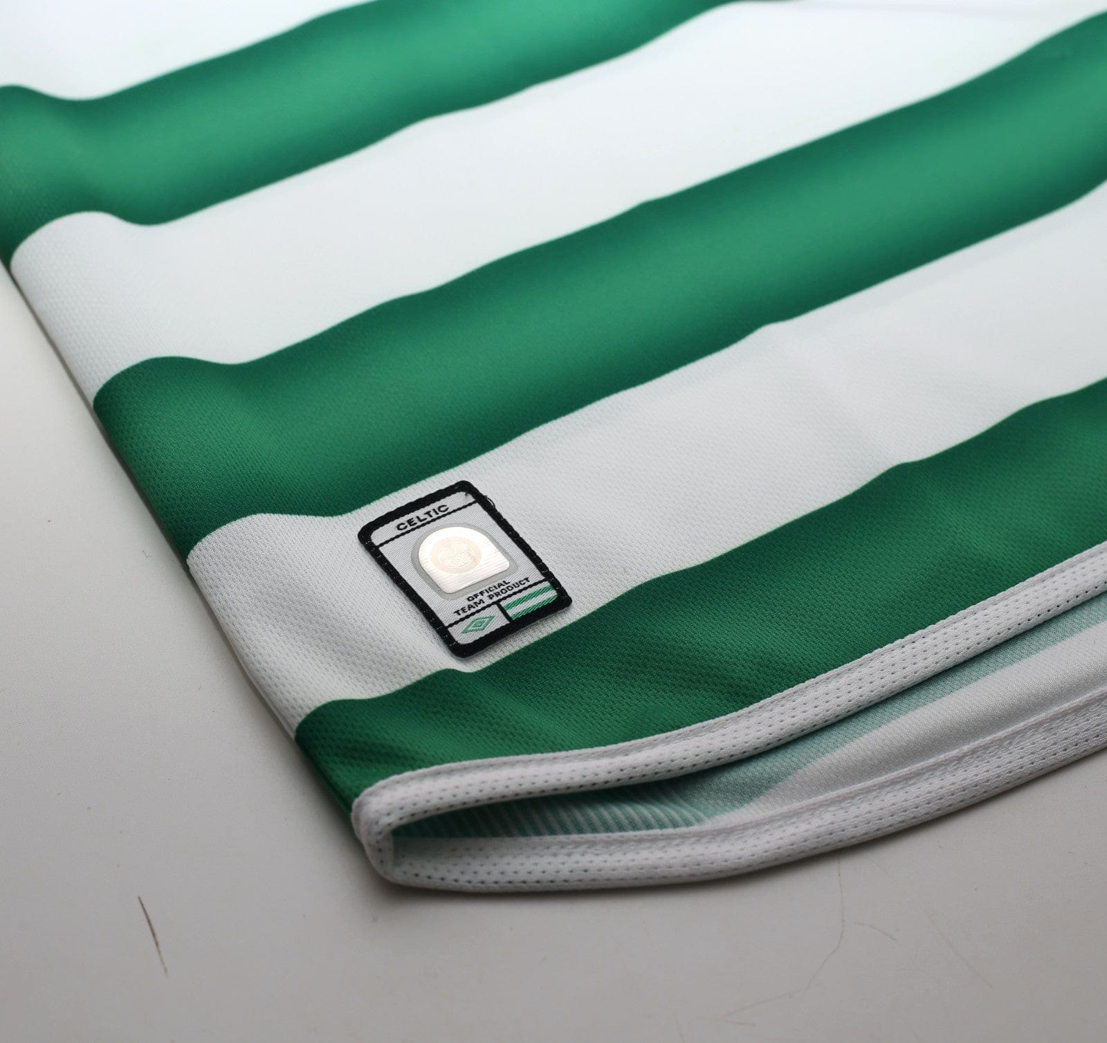 2003/04 LARSSON #7 Celtic Vintage Umbro European Home Football Shirt (XL)