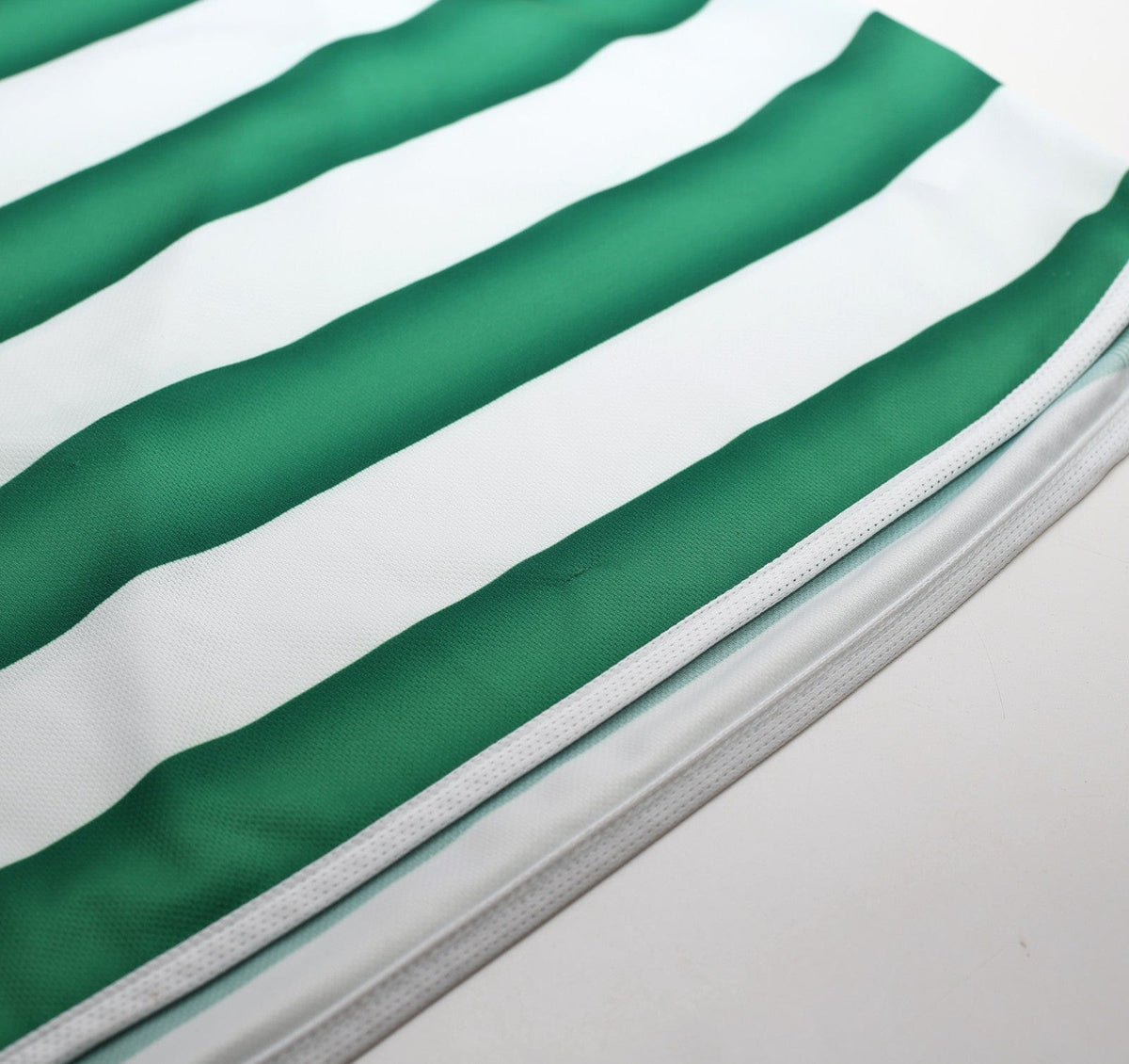 2003/04 LARSSON #7 Celtic Vintage Umbro European Home Football Shirt (XL)