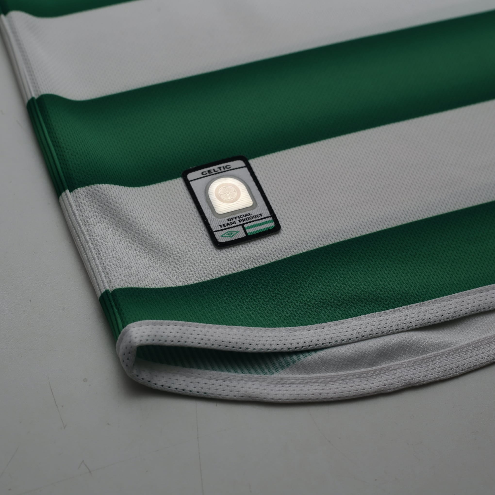 2003/04 Larsson #7 Celtic Vintage Umbro European Home Football Shirt (XL)