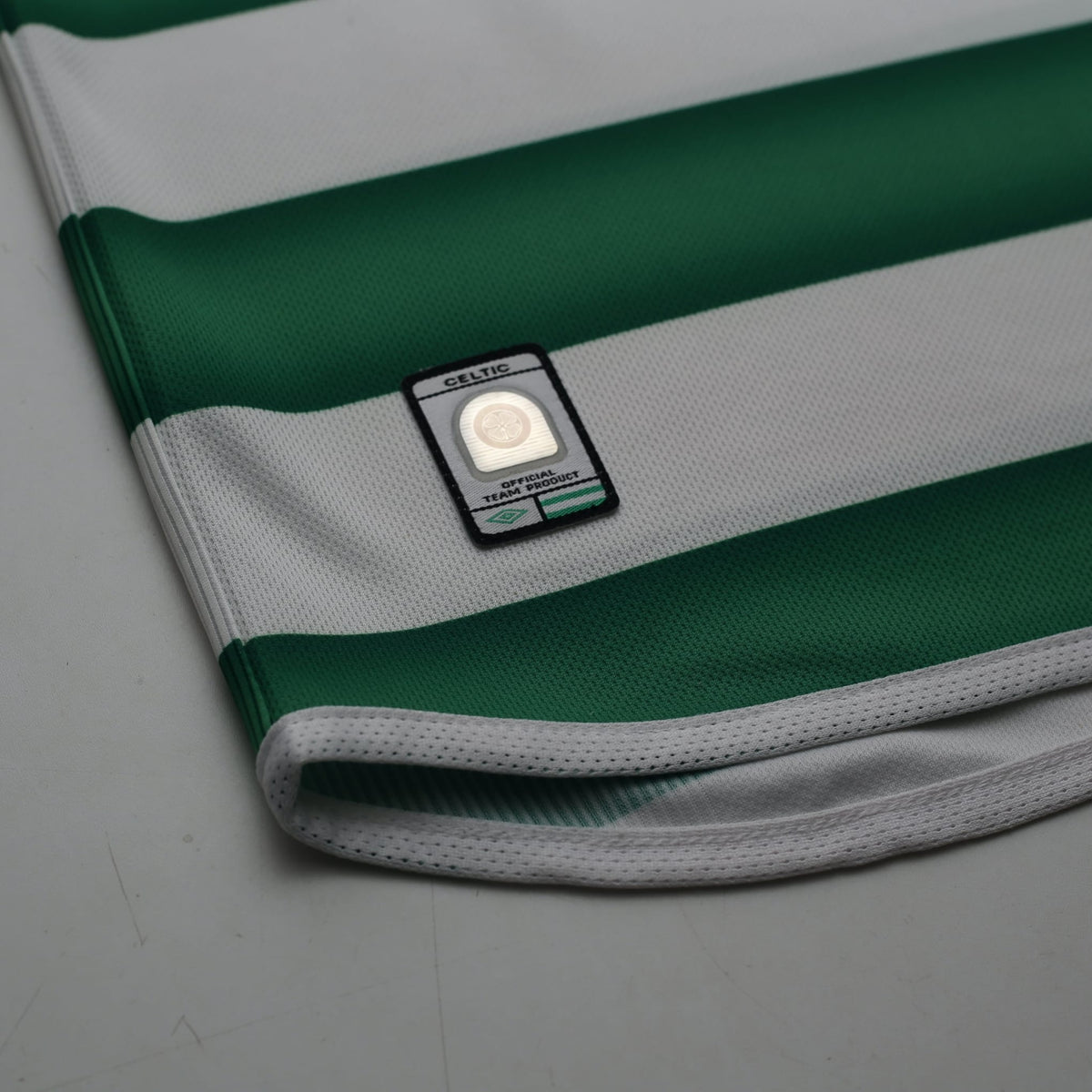 2003/04 Larsson #7 Celtic Vintage Umbro European Home Football Shirt (XL)
