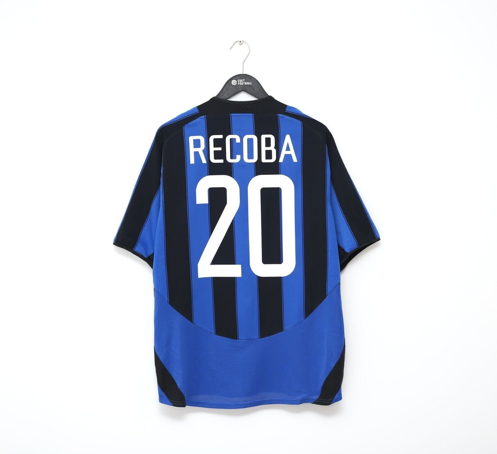 Inter Milan's Alvaro Recoba eyes the ball during his Serie A football Inter Milan's Alvaro Recoba eyes the ball during his Serie A football
