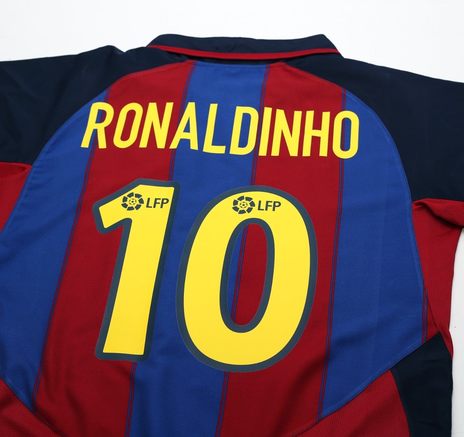2003/04 RONALDINHO #10 Barcelona Vintage Nike Home Football Shirt (M)