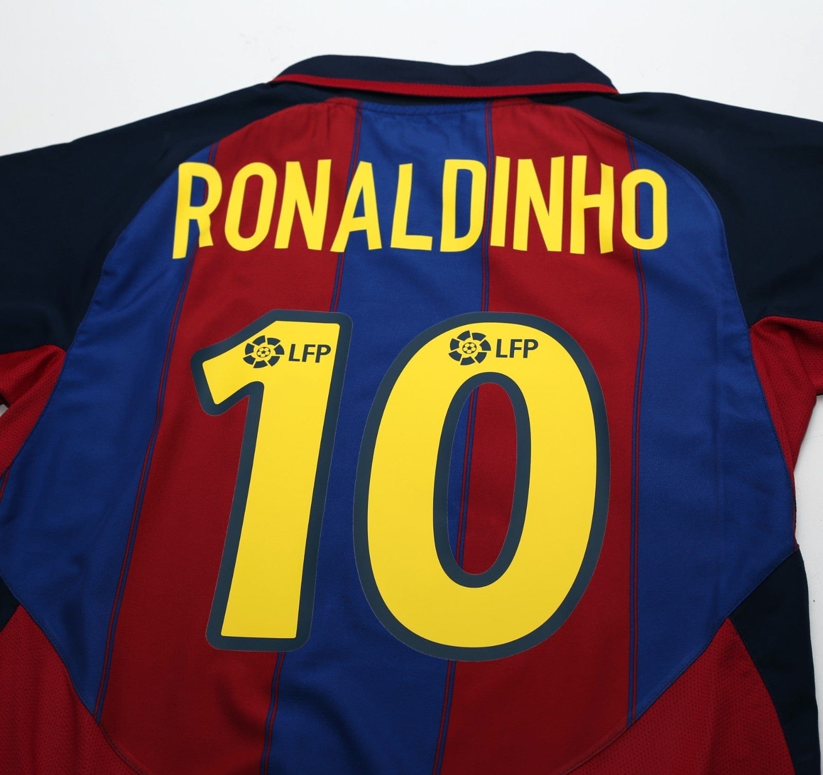 2003/04 RONALDINHO #10 Barcelona Vintage Nike Home Football Shirt (M)