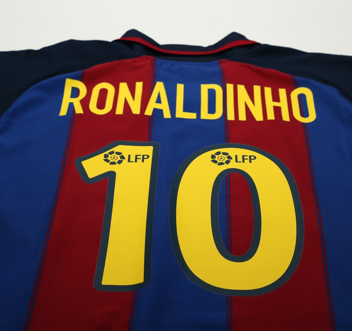 2003/04 RONALDINHO #10 Barcelona Vintage Nike Home Football Shirt (XL)