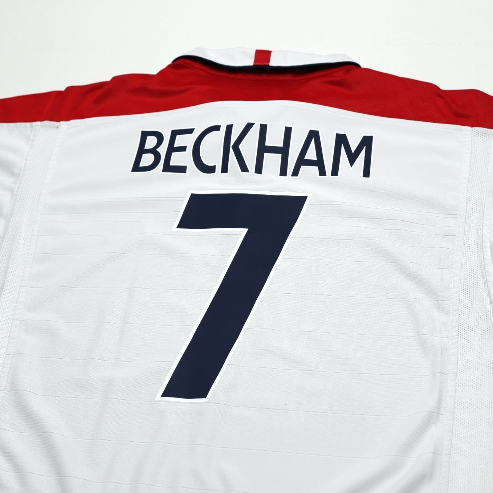 2003/05 Beckham #7 England Vintage Umbro Home Football Shirt (L) EURO 2004