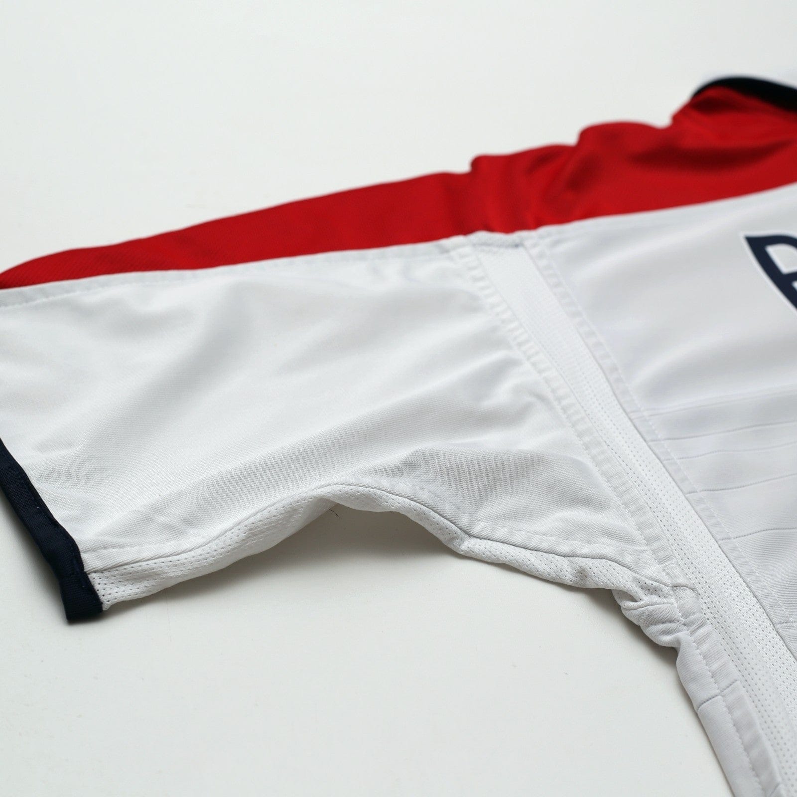 2003/05 Beckham #7 England Vintage Umbro Home Football Shirt (L) EURO 2004