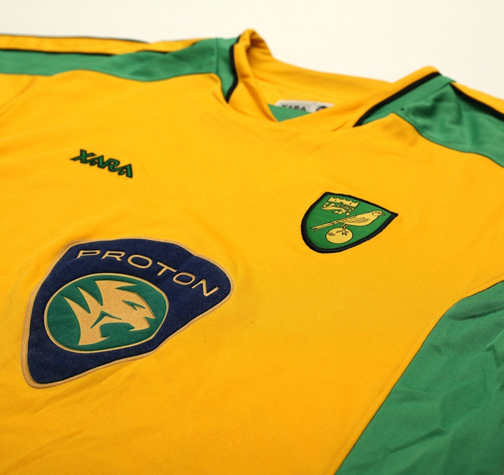 2004/05 ASHTON #36 Norwich City Vintage XARA Home Football Shirt (M)