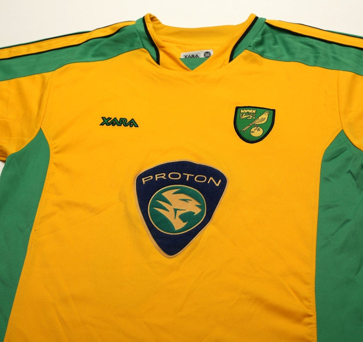 2004/05 ASHTON #36 Norwich City Vintage XARA Home Football Shirt (M)
