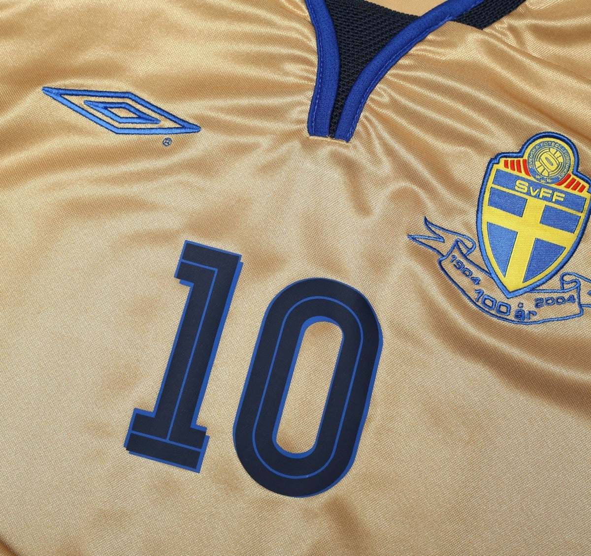2004/05 IBRAHIMOVIC #10 Sweden Vintage Umbro Centenary Football Shirt (M/L)