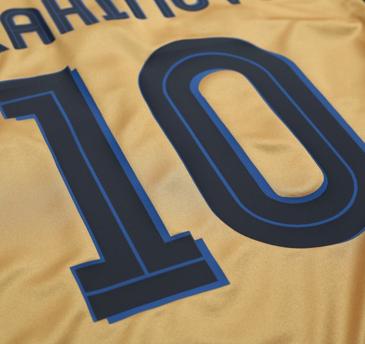 2004/05 IBRAHIMOVIC #10 Sweden Vintage Umbro Centenary Football Shirt (M/L)