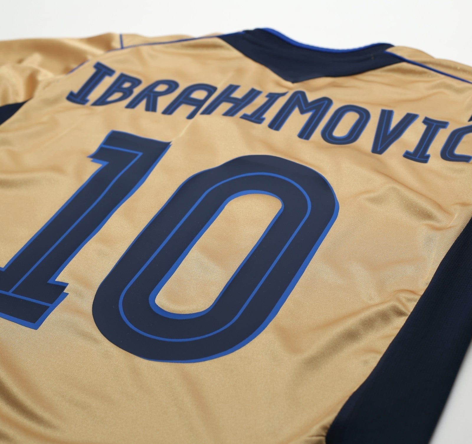 2004/05 IBRAHIMOVIC #10 Sweden Vintage Umbro Centenary Football Shirt (M/L)