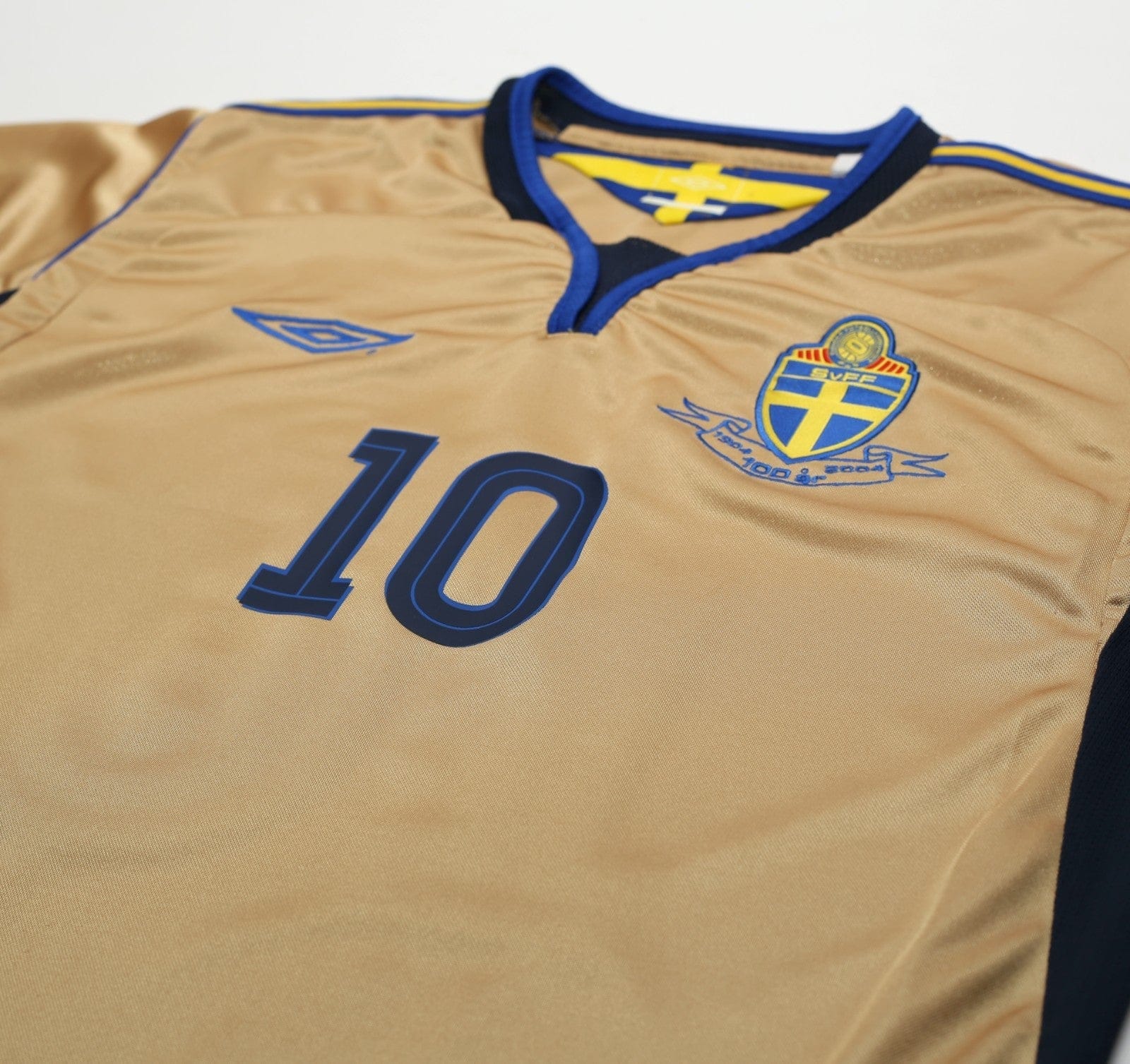 2004/05 IBRAHIMOVIC #10 Sweden Vintage Umbro Centenary Football Shirt (M/L)