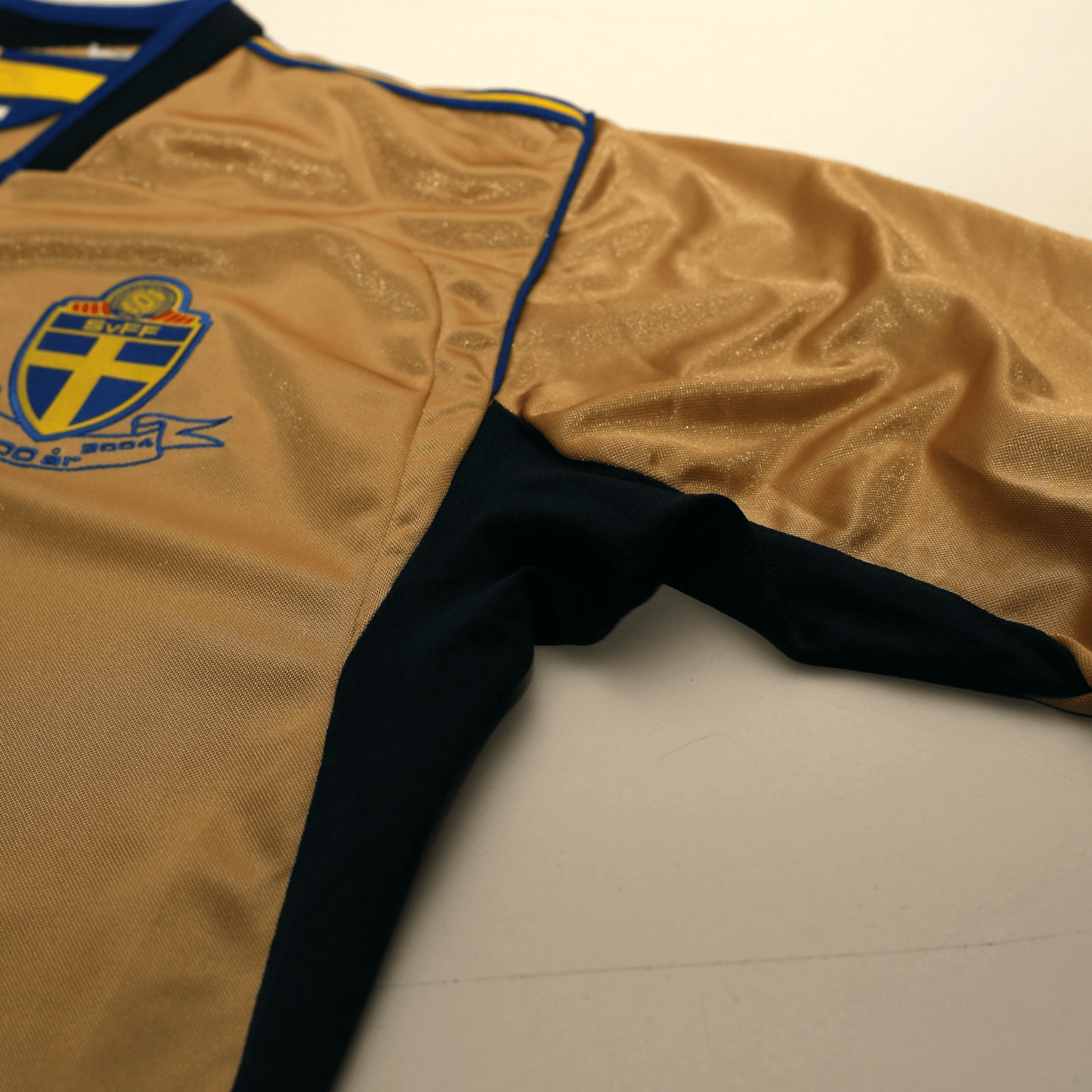 2004/05 Ibrahimovic #10 Sweden Vintage Umbro Centenary Football Shirt (M/L)