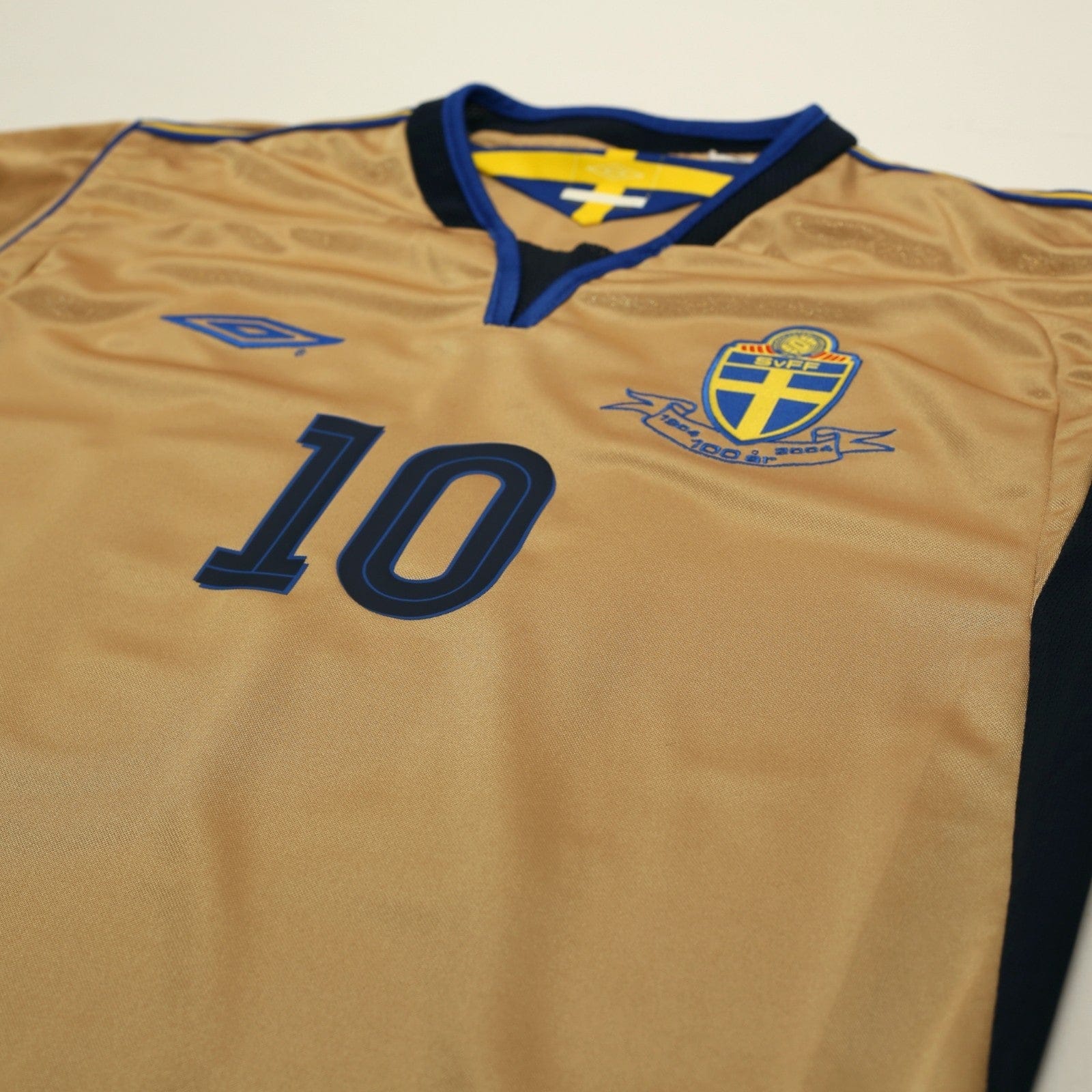 2004/05 Ibrahimovic #10 Sweden Vintage Umbro Centenary Football Shirt (M/L)