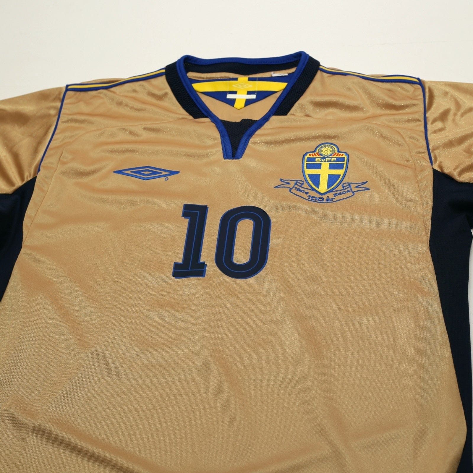 2004/05 Ibrahimovic #10 Sweden Vintage Umbro Centenary Football Shirt (M/L)