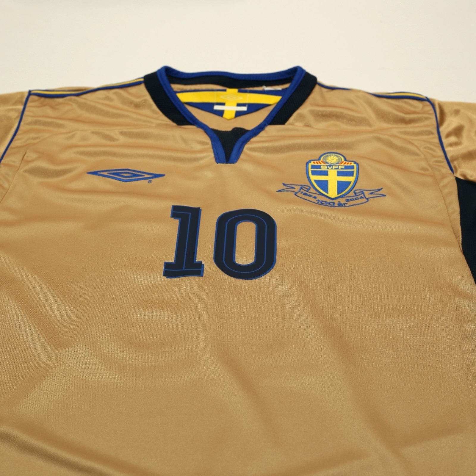 2004/05 Ibrahimovic #10 Sweden Vintage Umbro Centenary Football Shirt (M/L)